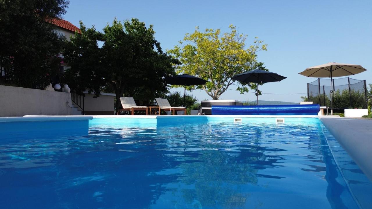 Casa Di Oliva-House With Heated Pool & Jacuzzi In Trilj, Croatia Villa Екстериор снимка